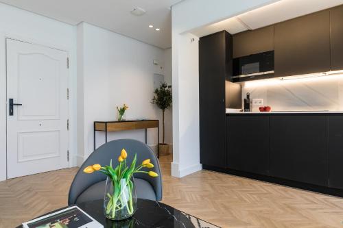 Feelathome Waldorf Suites Apartments - image 5