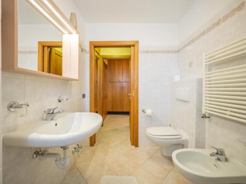 Two-Bedroom Apartment image 5