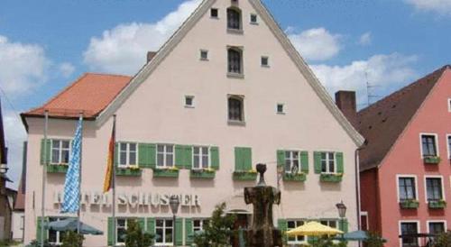 . Hotel-Landgasthof Schuster