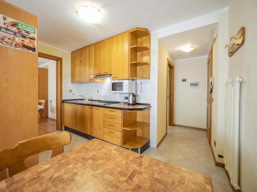 One-Bedroom Apartment image 8