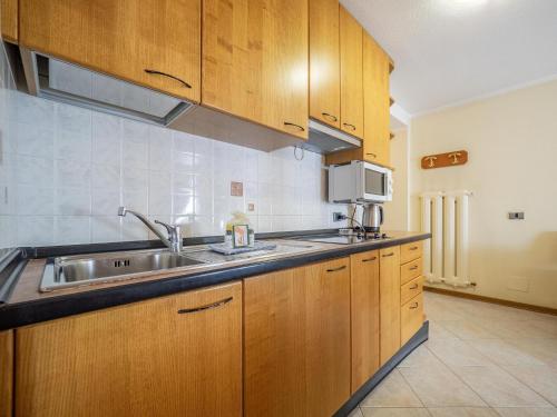 One-Bedroom Apartment image 7