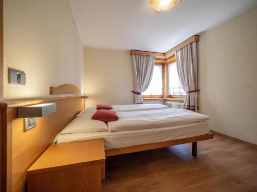 One-Bedroom Apartment image 5