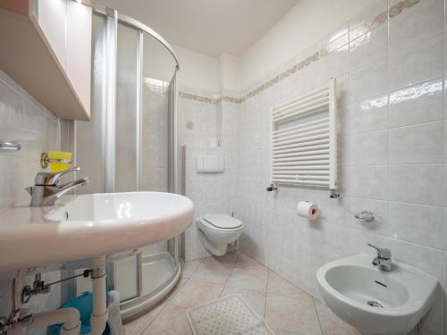 Superior Two-Bedroom Apartment image 9
