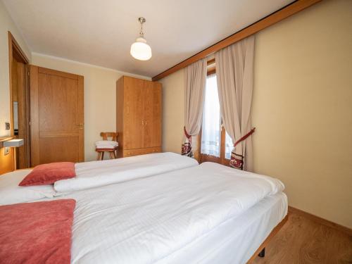 Superior Two-Bedroom Apartment image 6