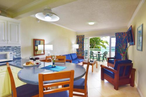 Varanda/terraço, Blue Orchids Beach Hotel in Christ Church