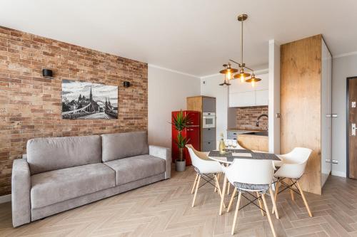 B&W Luxurious Apartment in the center of Wroclaw, Вроцлав