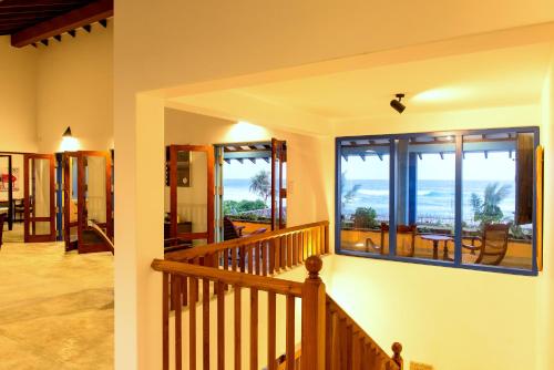 شاطئ, Villa Atulya at Ocean's edge in ميرريسا