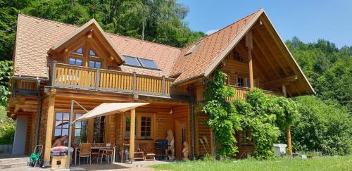 Cosy spacious wooden chalet Na hrib - Chalet - Stiška Vas