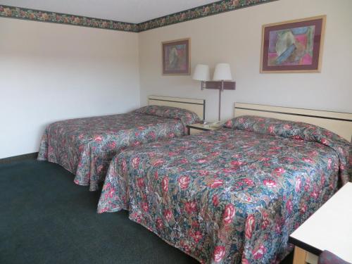 TravelStar Inn & Suites – Colorado Springs, CO
