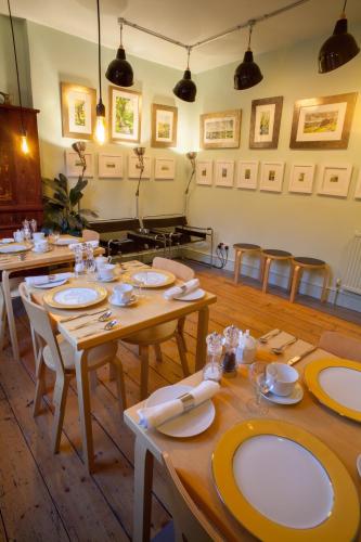 المرافق, Hill View House in Dartmouth City Center