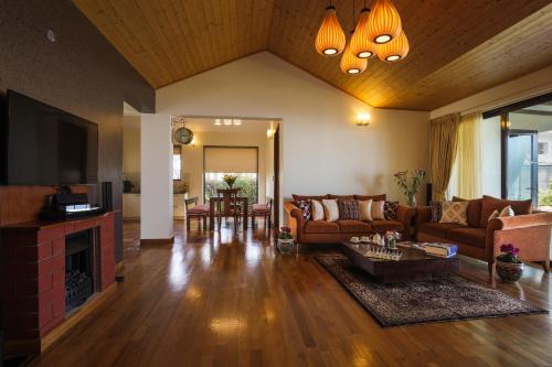 Shared lounge/TV area, The Xanadu in Coonoor