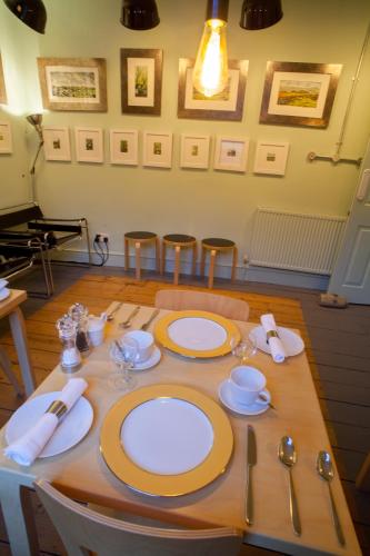 Hill View House - image 2