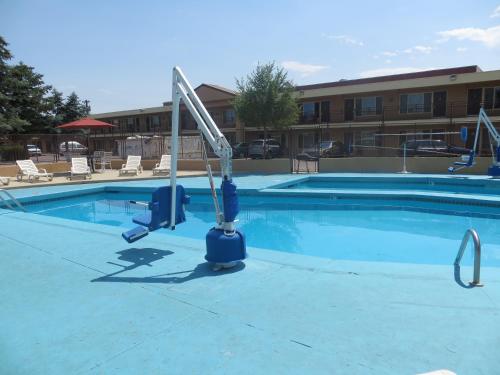 TravelStar Inn & Suites – Colorado Springs, CO