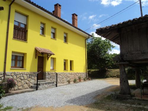  APARTAMENTOS RURALES PERNÚS in Colunga