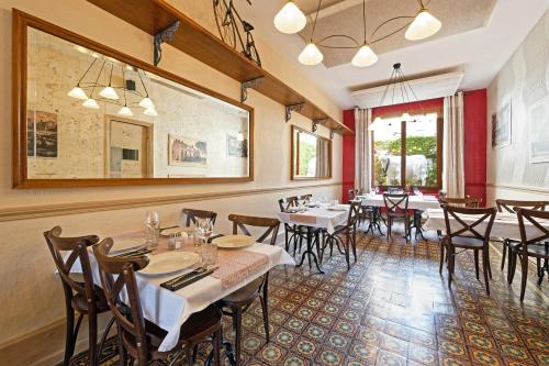 Logis Hôtel Du Commerce - image 14
