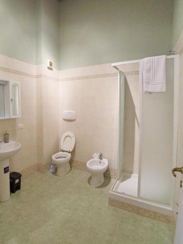 2 bedrooms, 3 beds