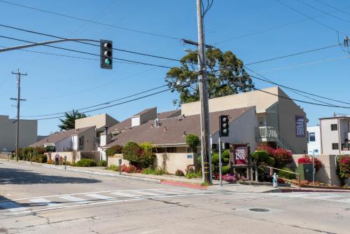 Cannery Row Inn