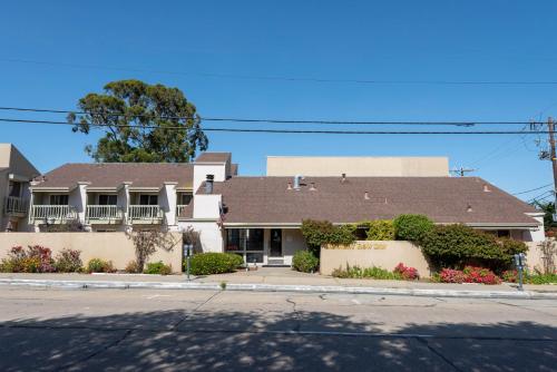 Cannery Row Inn