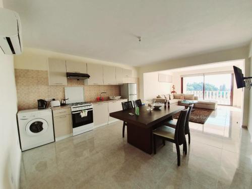 keuken, JOANNA SUNSET APTS Pomos in Pomos