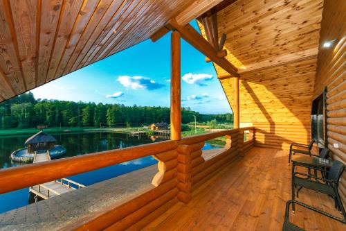 GuestHouse on the Lake with Bathhouse 70 km from Kiev