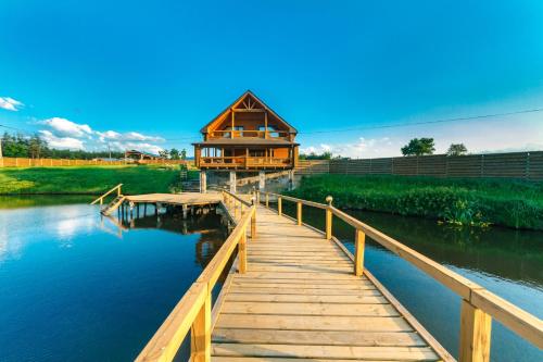 GuestHouse on the Lake with Bathhouse 70 km from Kiev