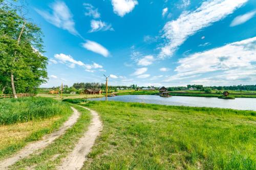 GuestHouse on the Lake with Bathhouse 70 km from Kiev