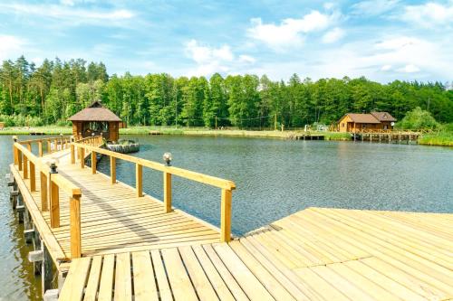 GuestHouse on the Lake with Bathhouse 70 km from Kiev