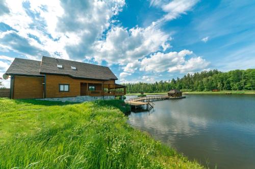 GuestHouse on the Lake with Bathhouse 70 km from Kiev