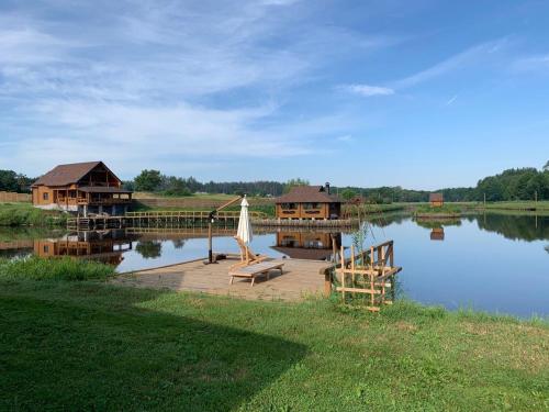 GuestHouse on the Lake with Bathhouse 70 km from Kiev