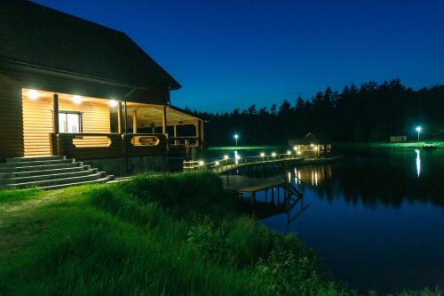 GuestHouse on the Lake with Bathhouse 70 km from Kiev