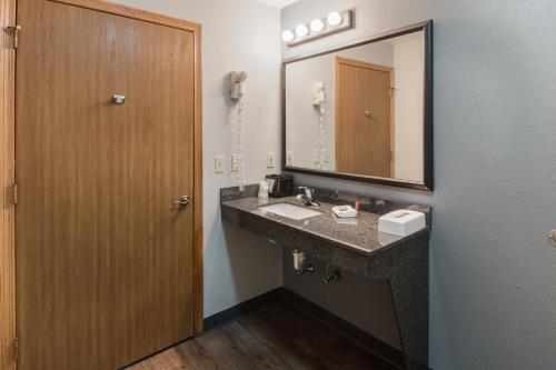 Boarders Inn & Suites by Cobblestone Hotels - Superior/Duluth