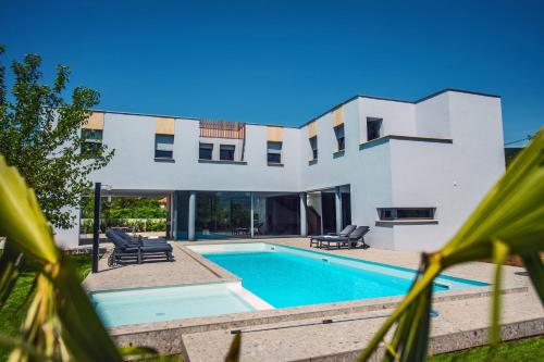 Luxury Villa Lucella, big pool, spa, tennis, gym, volleyball