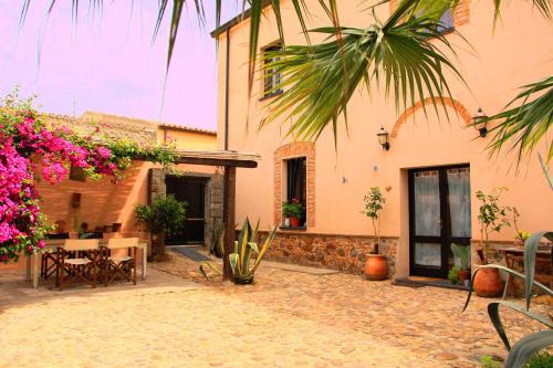 Is Scabas Guestrooms in Solarussa