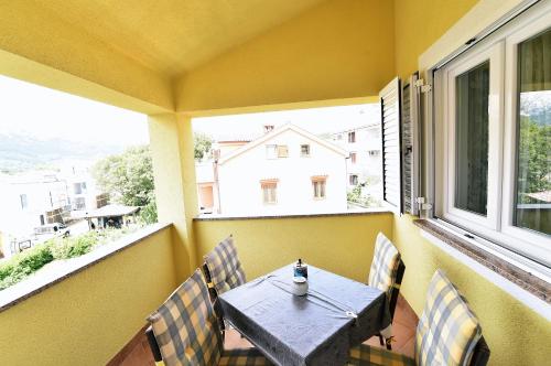 One-Bedroom Apartment with Balcony