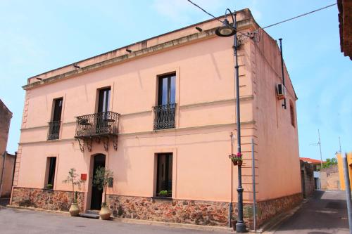 Is Scabas Guestrooms in Solarussa