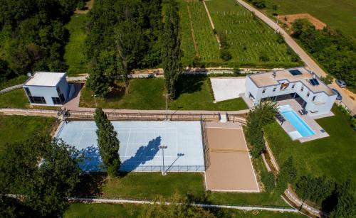 Luxury Villa Lucella, big pool, spa, tennis, gym, volleyball