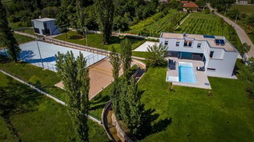 Luxury Villa Lucella, big pool, spa, tennis, gym, volleyball