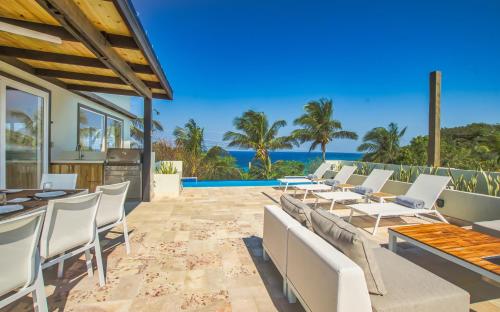 . Villa Topaz Above West Bay With 360 Degree Views! 3 Bedrooms