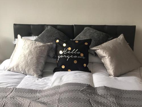 2 bed Apartment with 2 ensuites-near Train Station /Mayflower /City