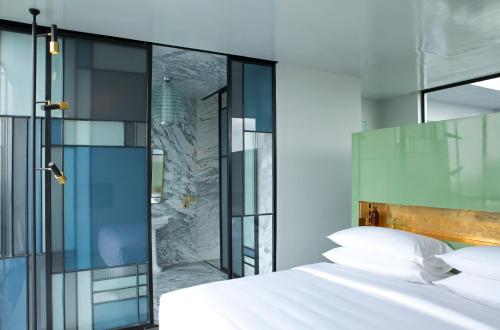 room detail thumbnail 1