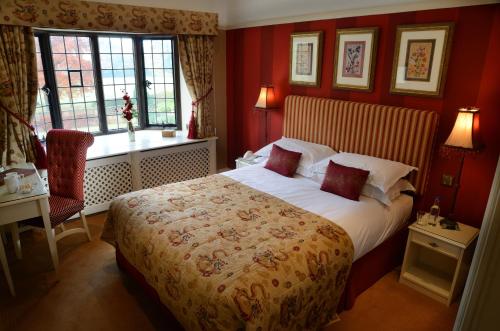 Inglewood Manor - image 2