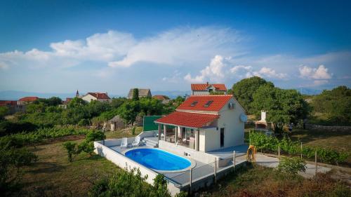 Villa Baras garden - house with pool