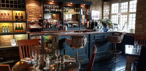 The Kings Arms Hotel - image 2