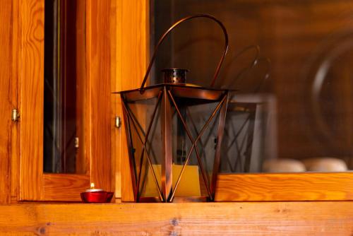 *2 bdr log house /mountains/Queen bed/fireplace