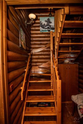 *2 bdr log house /mountains/Queen bed/fireplace in Gourri