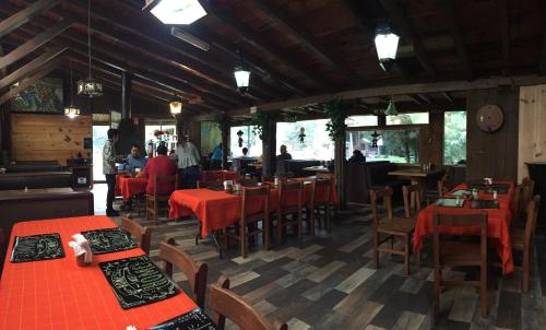 ห้องอาหาร, Club Tejamaniles in โลส อซูเฟรส