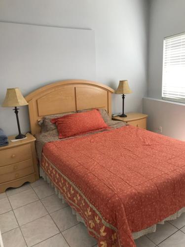 3 Bedrooms Guest House, Pacific Beach, Sea World, Downtown,& 3 bus lines-3 in San Diego, USA
