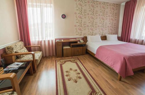 Pyramid Hotel - image 7