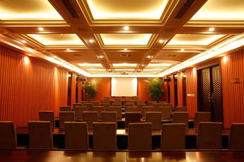 Aoting Garden Hotel – Chengdu, IL