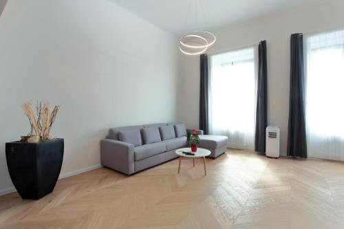 The Apartment House - Mezibranska - image 9